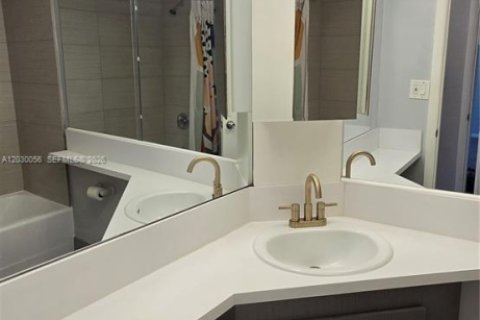 Copropriété à louer à Miami, Floride: 1 chambre, 83.43 m2 № 2088087 - photo 13
