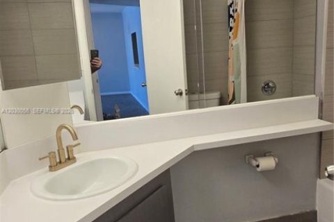 Copropriété à louer à Miami, Floride: 1 chambre, 83.43 m2 № 2088087 - photo 12