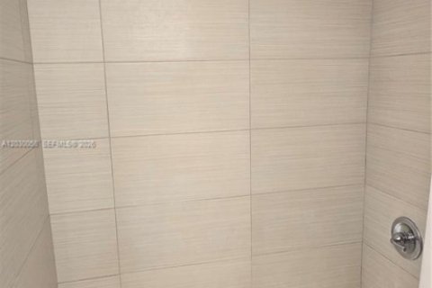 Copropriété à louer à Miami, Floride: 1 chambre, 83.43 m2 № 2088087 - photo 11