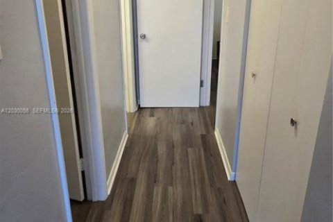 Copropriété à louer à Miami, Floride: 1 chambre, 83.43 m2 № 2088087 - photo 16
