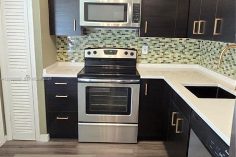 Copropriété à louer à Miami, Floride: 1 chambre, 83.43 m2 № 2088087 - photo 4