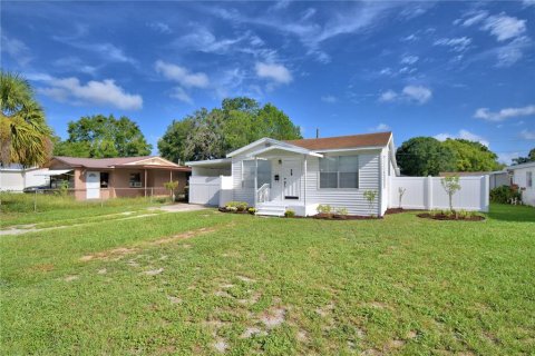 House in Auburndale, Florida 2 bedrooms, 69.49 sq.m. № 1909483 - photo 4
