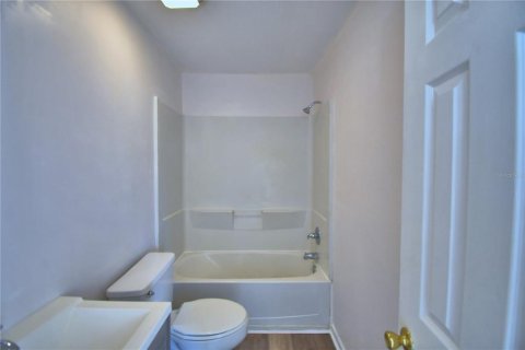 House in Auburndale, Florida 2 bedrooms, 69.49 sq.m. № 1909483 - photo 17