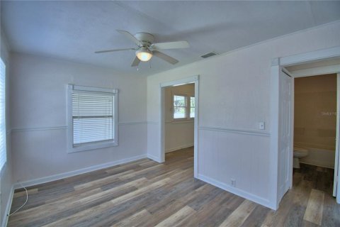 House in Auburndale, Florida 2 bedrooms, 69.49 sq.m. № 1909483 - photo 5