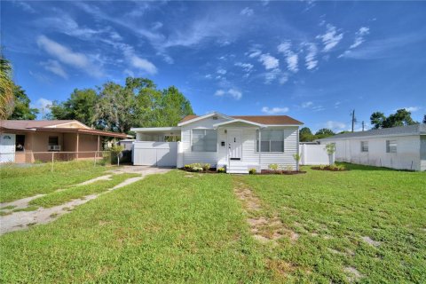 House in Auburndale, Florida 2 bedrooms, 69.49 sq.m. № 1909483 - photo 2
