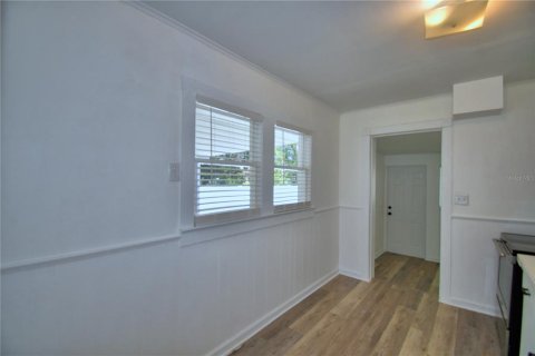 House in Auburndale, Florida 2 bedrooms, 69.49 sq.m. № 1909483 - photo 9