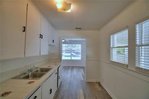 House in Auburndale, Florida 2 bedrooms, 69.49 sq.m. № 1909483 - photo 12