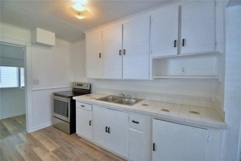 House in Auburndale, Florida 2 bedrooms, 69.49 sq.m. № 1909483 - photo 10