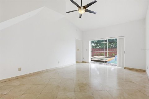 Villa ou maison à vendre à Orlando, Floride: 5 chambres, 207.92 m2 № 2195941 - photo 12
