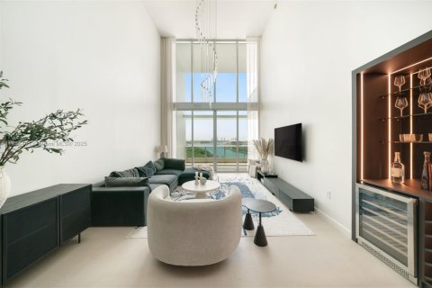 Condominio en venta en Miami, Florida, 2 dormitorios, 150.5 m2 № 1872483 - foto 2