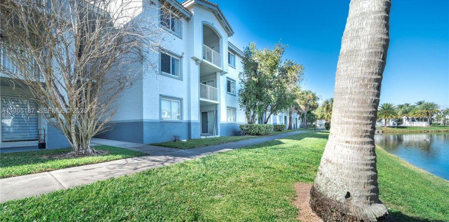 Condominio en Davie, Florida, 2 dormitorios  № 2009666