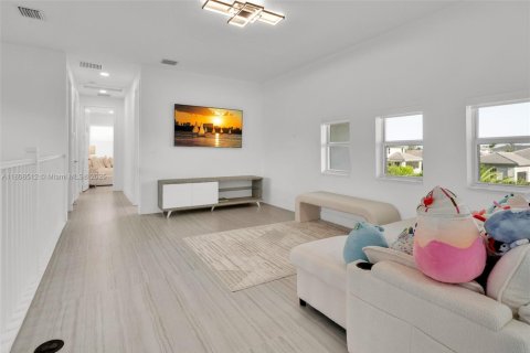 House in Davie, Florida 6 bedrooms, 449.28 sq.m. № 1865266 - photo 28