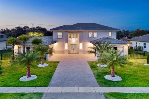House in Davie, Florida 6 bedrooms, 449.28 sq.m. № 1865266 - photo 4