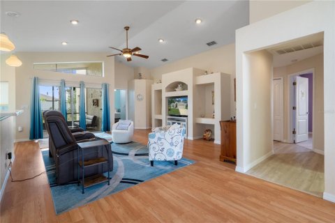 House in Spring Hill, Florida 3 bedrooms, 186.18 sq.m. № 2110474 - photo 12