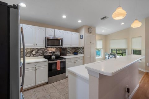 House in Spring Hill, Florida 3 bedrooms, 186.18 sq.m. № 2110474 - photo 23