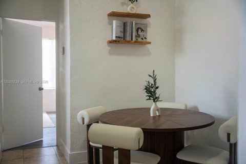 Apartamento en alquiler en Miami, Florida, 2 dormitorios № 2085981 - foto 6