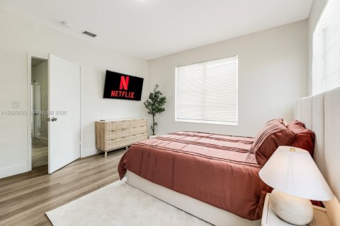 Apartamento en alquiler en Miami, Florida, 2 dormitorios № 2085981 - foto 12