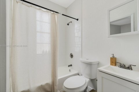 Apartamento en alquiler en Miami, Florida, 2 dormitorios № 2085981 - foto 9