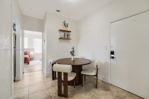 Apartamento en alquiler en Miami, Florida, 2 dormitorios № 2085981 - foto 3