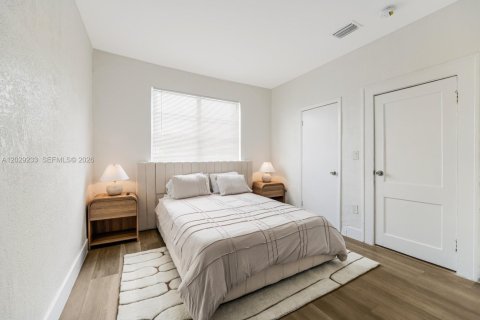 Apartamento en alquiler en Miami, Florida, 2 dormitorios № 2085981 - foto 13