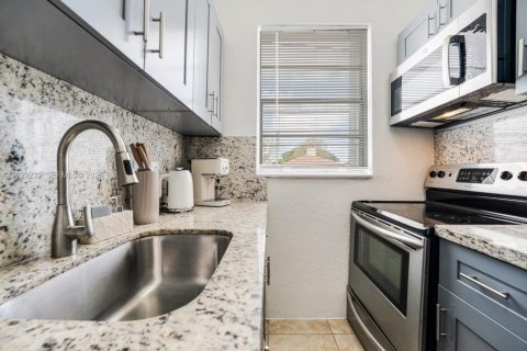 Apartamento en alquiler en Miami, Florida, 2 dormitorios № 2085981 - foto 7