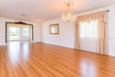Condo in Zephyrhills, Florida, 2 bedrooms  № 2092876 - photo 13