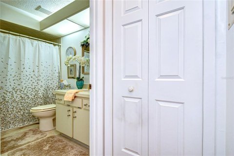 Condo in Zephyrhills, Florida, 2 bedrooms  № 2092876 - photo 24