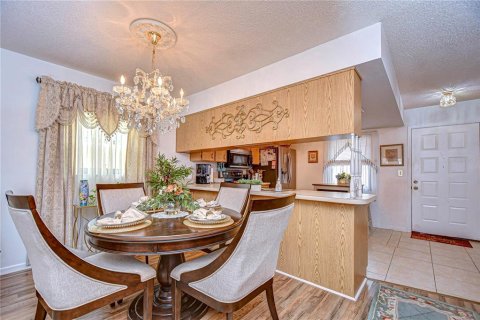 Condo in Zephyrhills, Florida, 2 bedrooms  № 2092876 - photo 11