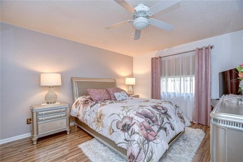 Condo in Zephyrhills, Florida, 2 bedrooms  № 2092876 - photo 20