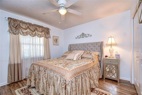 Condo in Zephyrhills, Florida, 2 bedrooms  № 2092876 - photo 17