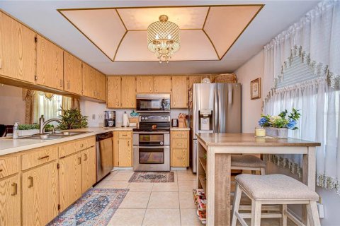 Condo in Zephyrhills, Florida, 2 bedrooms  № 2092876 - photo 6