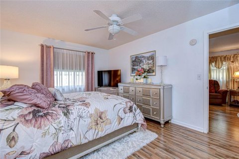 Condo in Zephyrhills, Florida, 2 bedrooms  № 2092876 - photo 23
