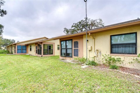 Condo in Zephyrhills, Florida, 2 bedrooms  № 2092876 - photo 29