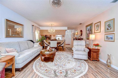Condo in Zephyrhills, Florida, 2 bedrooms  № 2092876 - photo 15