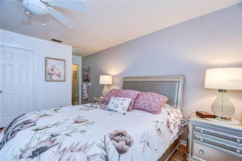 Condo in Zephyrhills, Florida, 2 bedrooms  № 2092876 - photo 22