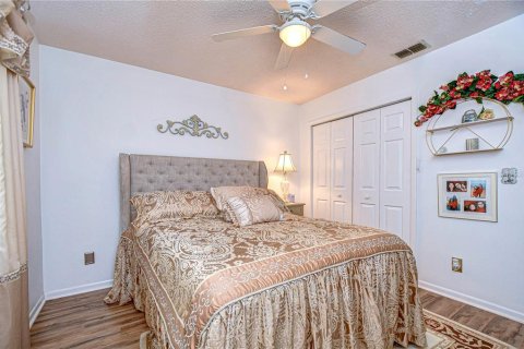 Condo in Zephyrhills, Florida, 2 bedrooms  № 2092876 - photo 18