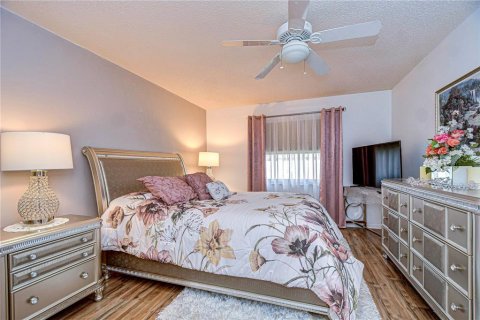 Condo in Zephyrhills, Florida, 2 bedrooms  № 2092876 - photo 21