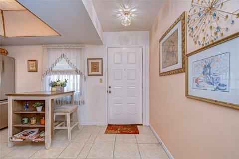 Condo in Zephyrhills, Florida, 2 bedrooms  № 2092876 - photo 5