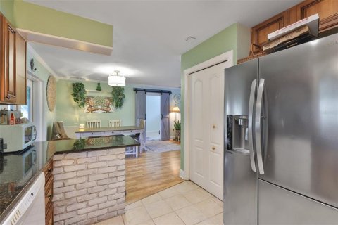 Casa en venta en Brandon, Florida, 4 dormitorios, 261.8 m2 № 2156989 - foto 7