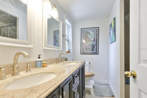 Casa en venta en Brandon, Florida, 4 dormitorios, 261.8 m2 № 2156989 - foto 25