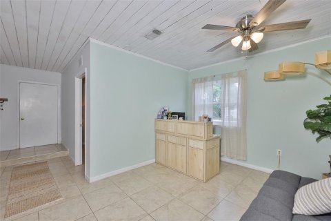 Casa en venta en Brandon, Florida, 4 dormitorios, 261.8 m2 № 2156989 - foto 14