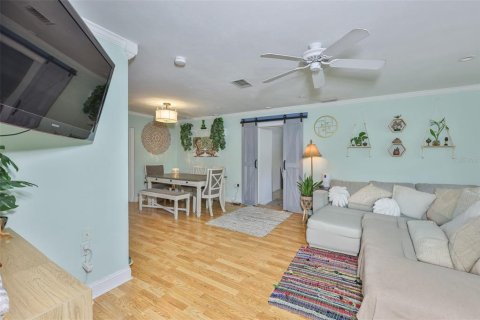 Casa en venta en Brandon, Florida, 4 dormitorios, 261.8 m2 № 2156989 - foto 10