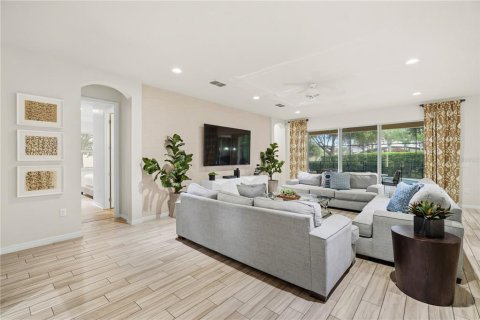 House in Davenport, Florida 9 bedrooms, 426.24 sq.m. № 2204719 - photo 11