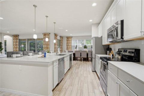 House in Davenport, Florida 9 bedrooms, 426.24 sq.m. № 2204719 - photo 8