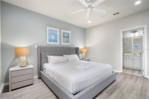 House in Davenport, Florida 9 bedrooms, 426.24 sq.m. № 2204719 - photo 29