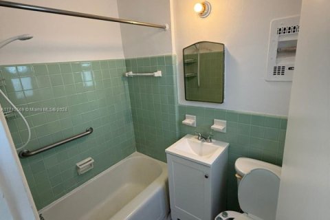 Condominio en venta en Bay Harbor Islands, Florida, 1 dormitorio, 44.59 m2 № 2035384 - foto 15