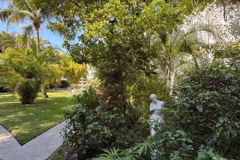 Condominio en venta en Bay Harbor Islands, Florida, 1 dormitorio, 44.59 m2 № 2035384 - foto 25