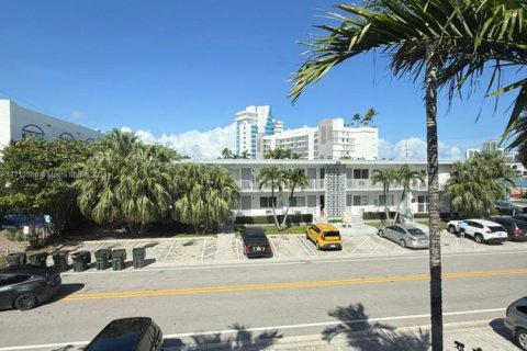 Condominio en venta en Bay Harbor Islands, Florida, 1 dormitorio, 44.59 m2 № 2035384 - foto 16