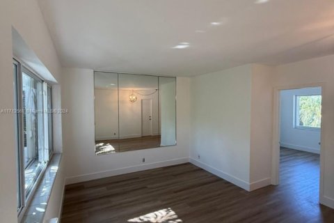 Condominio en venta en Bay Harbor Islands, Florida, 1 dormitorio, 44.59 m2 № 2035384 - foto 7