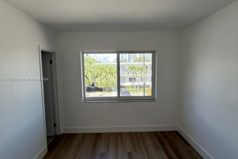 Condominio en venta en Bay Harbor Islands, Florida, 1 dormitorio, 44.59 m2 № 2035384 - foto 14